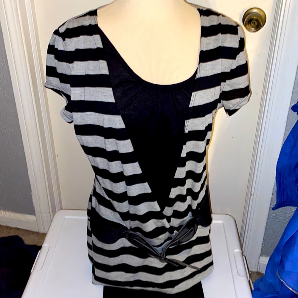MYTH top look’s like 2 but 1 with attached belt size 1X black and gray in color.